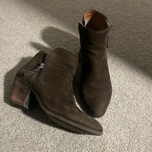 Frye Judy Ankle Boot- brown suede